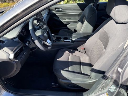 Used 2025 Nissan Altima 2.5 SV image 19