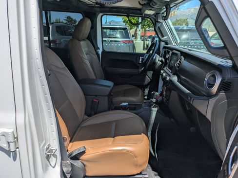 Used 2020 Jeep Gladiator Rubicon AWD/4WD image 33