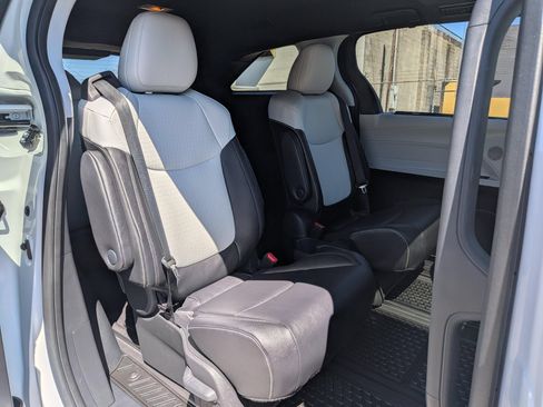 Used 2025 Toyota Sienna XSE AWD/4WD image 8