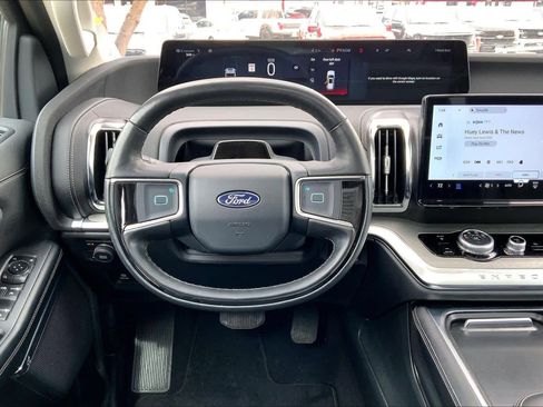 Used 2025 Ford Expedition Max Platinum AWD/4WD image 6