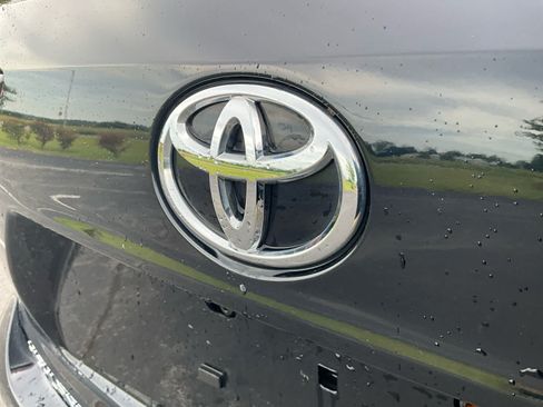 Used 2024 Toyota Highlander LE AWD/4WD image 24