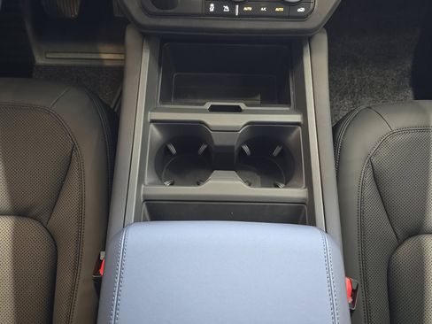 New 2026 Land Rover Defender 130 X-Dynamic SE image 21