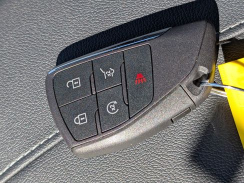 Used 2026 Chevrolet Traverse LT FWD image 32