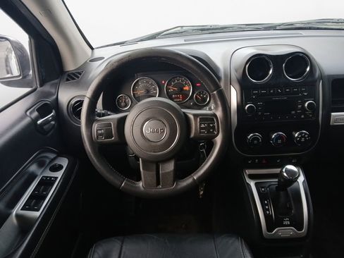 Used 2014 Jeep Compass Latitude image 18