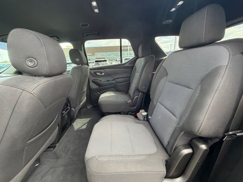 Used 2022 Chevrolet Traverse LT image 17