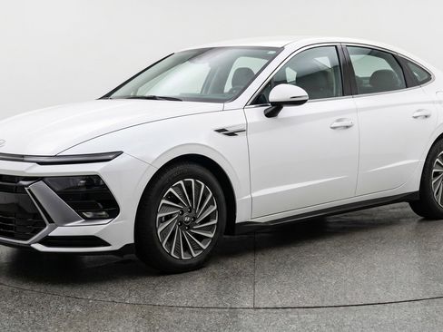Used 2025 Hyundai Sonata SEL FWD image 3
