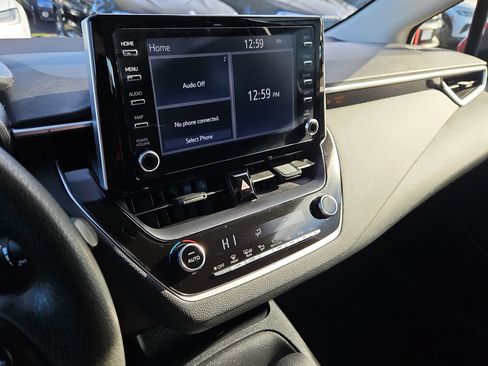 Used 2020 Toyota Corolla LE image 18