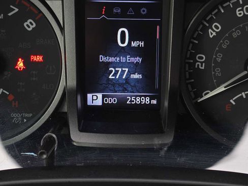 Used 2022 Toyota Tacoma TRD Off-Road image 27