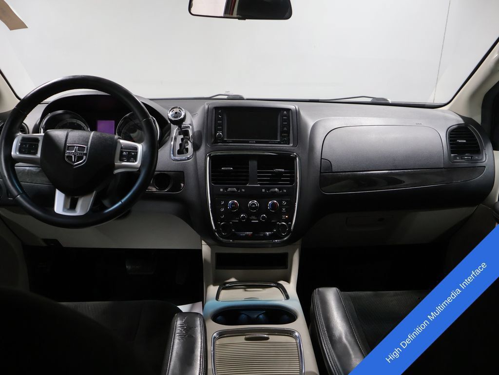 Used 2015 Dodge Grand Caravan SXT w/ Rear Park Assist Package FWD image 3