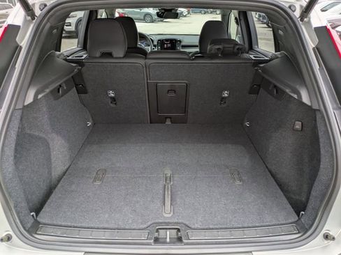 Used 2025 Volvo XC40 B5 Plus AWD/4WD image 17