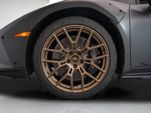 Used 2024 Lamborghini Huracan Sterrato AWD/4WD image 21