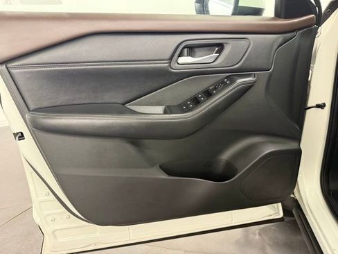 Used 2023 Nissan Rogue SV w/ SV Premium B Package image 58