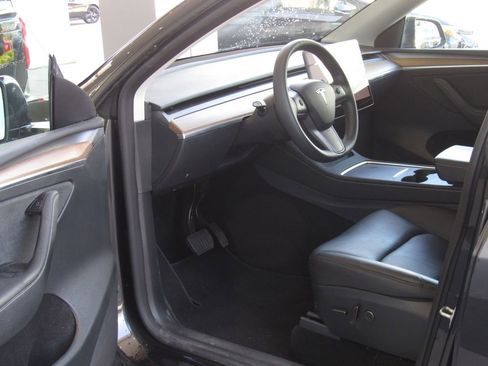 Used 2024 Tesla Model Y Long Range image 9