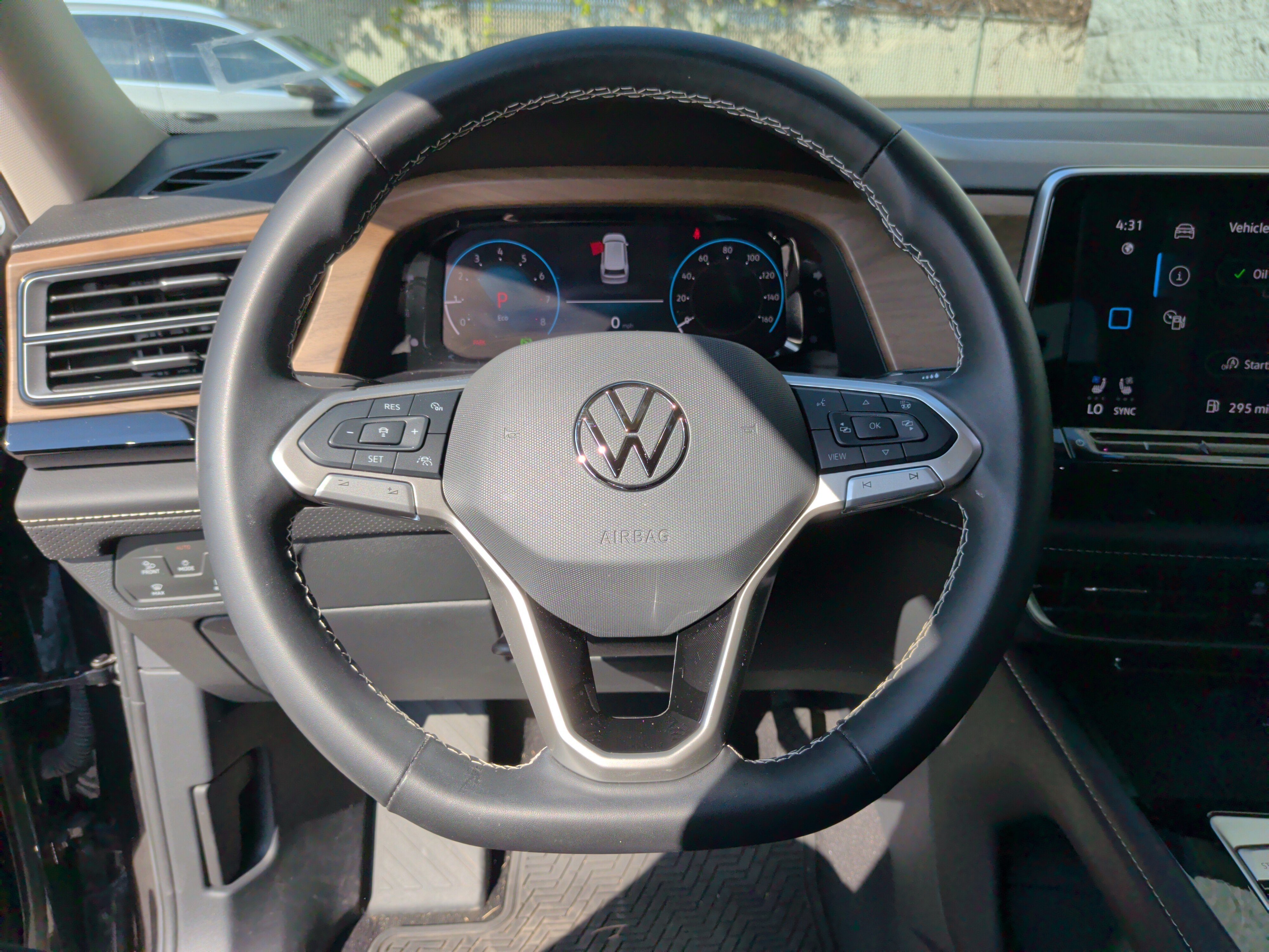 Used 2024 Volkswagen Atlas SE w/ Black Wheel Package FWD image 17