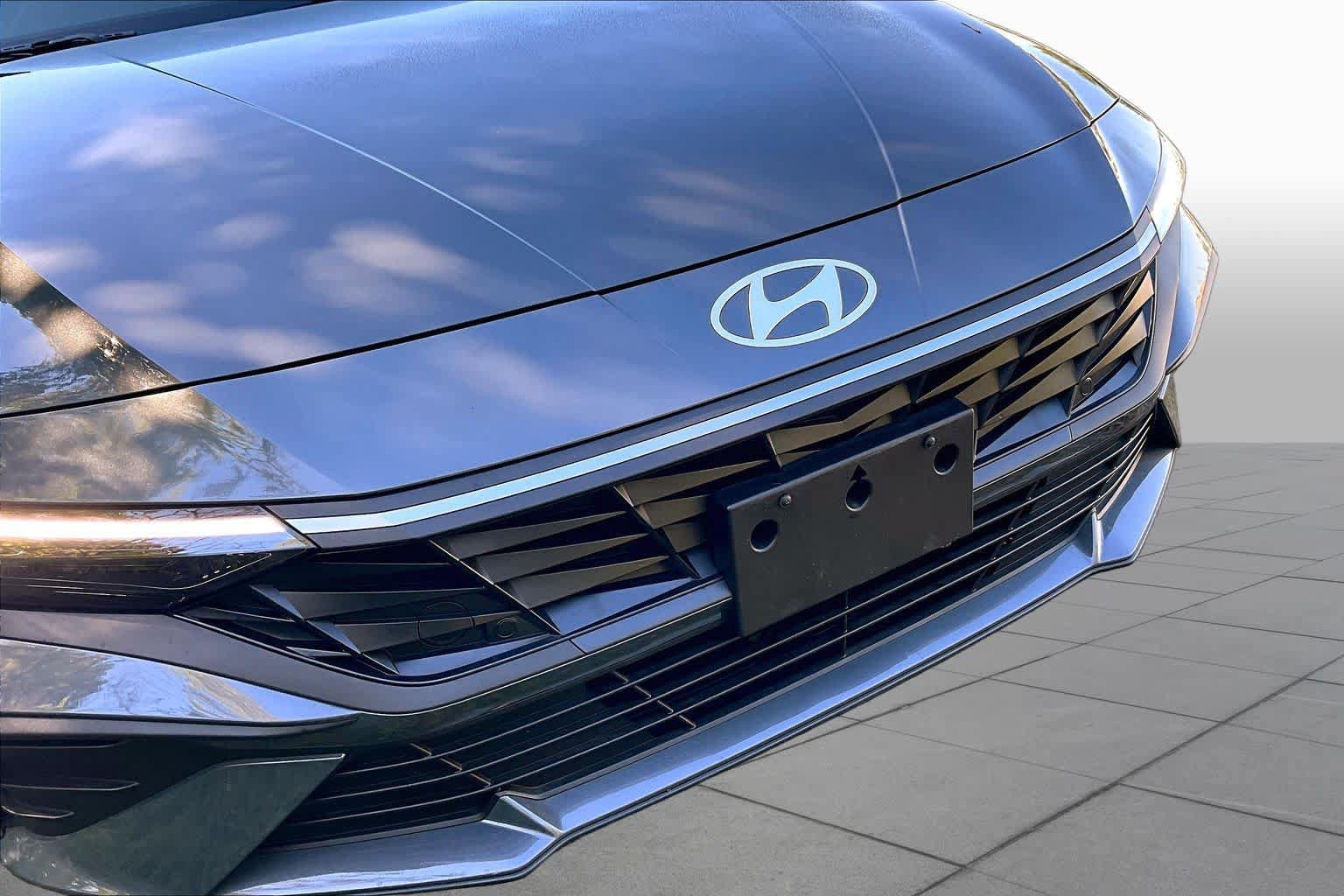 Used 2026 Hyundai Elantra SE FWD image 30