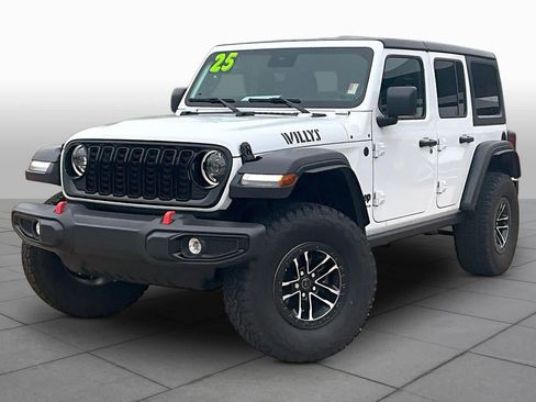 Used 2025 Jeep Wrangler Unlimited Sport AWD/4WD image 2