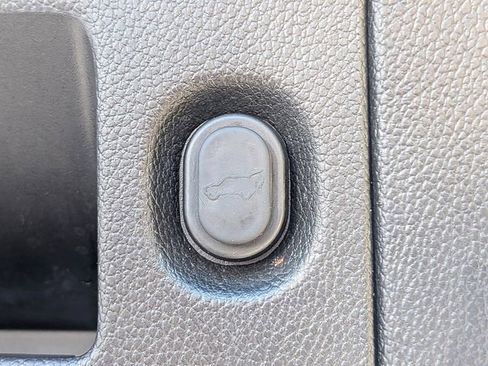 Used 2017 Chevrolet Suburban LT RWD image 12