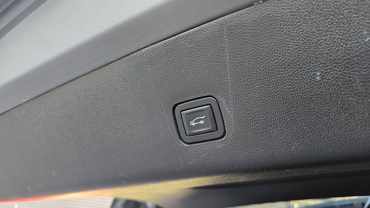 Used 2019 Chevrolet Traverse LT AWD/4WD image 14