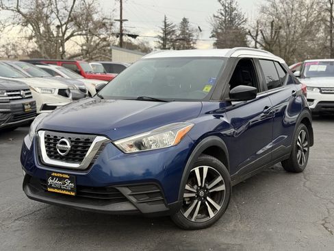 Used 2019 Nissan Kicks SV image 1
