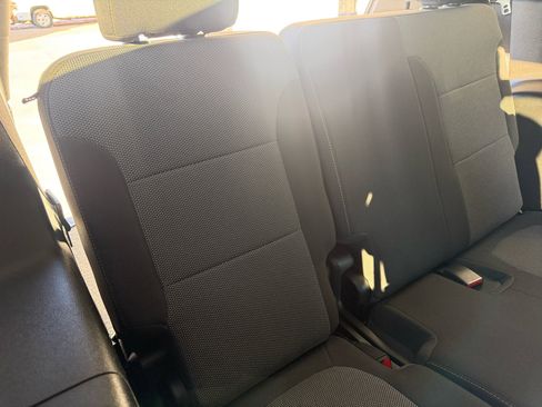 Used 2019 Chevrolet Traverse LT image 18