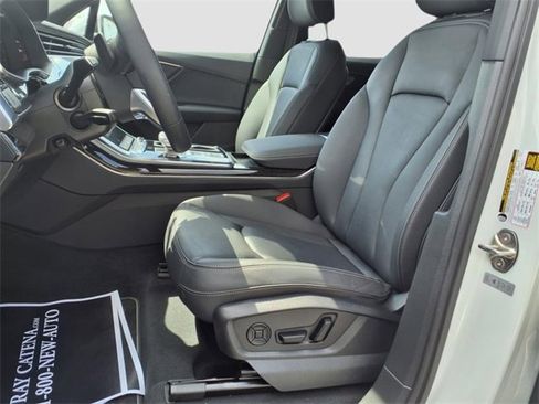 Used 2025 Audi Q7 3.0T Premium w/ Convenience Package image 16