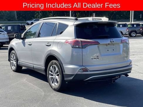 Used 2018 Toyota RAV4 LE AWD/4WD image 3