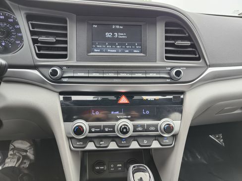 Used 2020 Hyundai Elantra SE FWD image 28