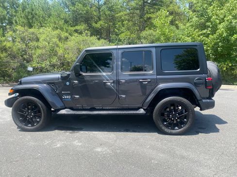 Used 2022 Jeep Wrangler Unlimited Sahara w/ Cold Weather Group AWD/4WD image 9
