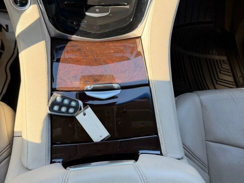 Used 2015 Cadillac Escalade ESV Premium image 17