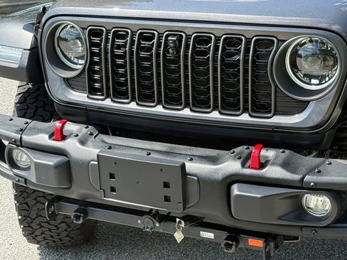 Used 2025 Jeep Wrangler Unlimited Rubicon AWD/4WD image 7