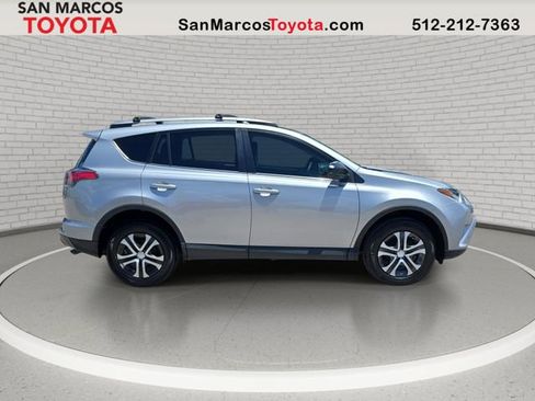 Used 2018 Toyota RAV4 LE FWD image 5