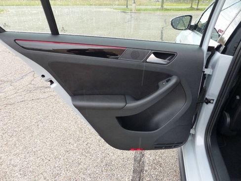 Used 2017 Volkswagen Jetta GLI FWD image 27