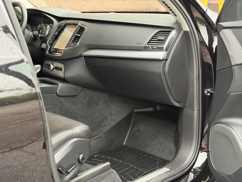 Used 2017 Volvo XC90 T6 Momentum w/ Vision Package AWD/4WD image 10