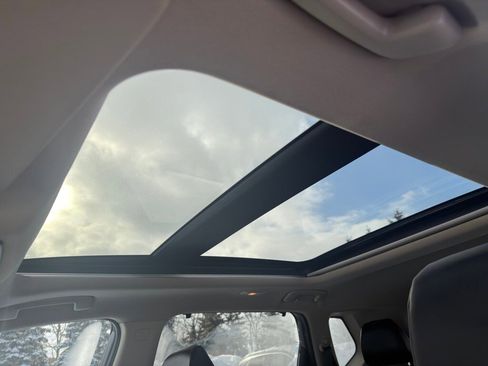 Used 2021 Nissan Rogue SV w/ Premium Package image 15