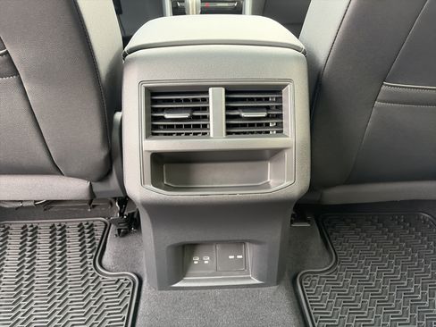 Used 2023 Volkswagen Atlas Cross Sport SE w/ Panoramic Sunroof Package AWD/4WD image 27