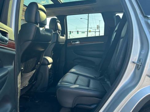 Used 2011 Jeep Grand Cherokee Limited w/ Luxury Group II AWD/4WD image 17