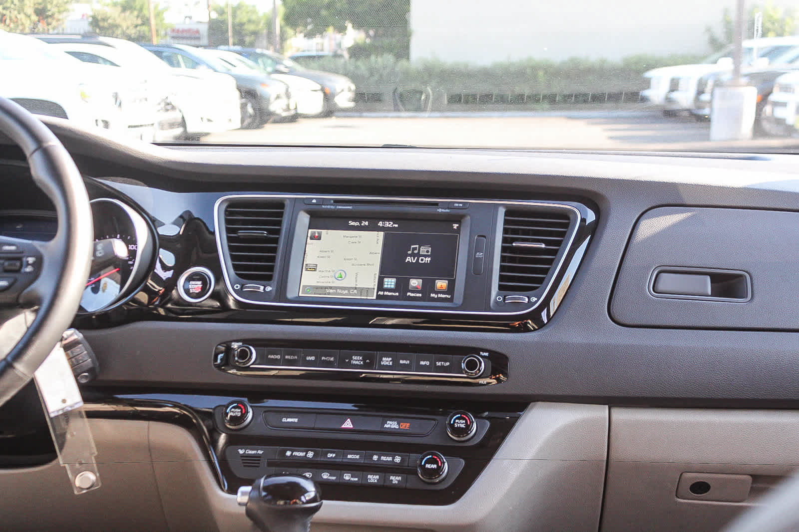 Used 2015 Kia Sedona SX FWD image 17