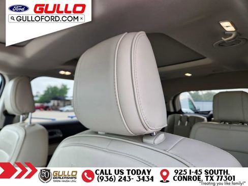 Used 2018 Ford Explorer Platinum image 19