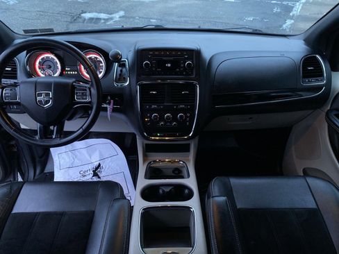 Used 2017 Dodge Grand Caravan SXT image 11