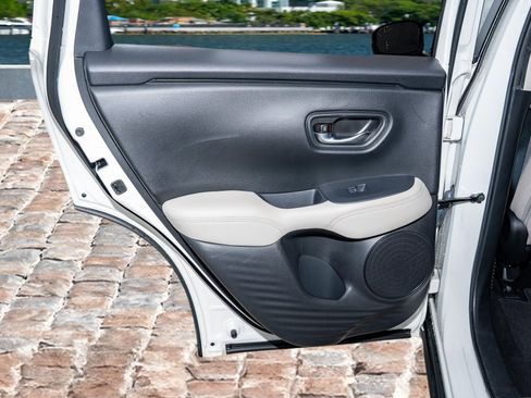 Used 2023 Honda HR-V LX image 11