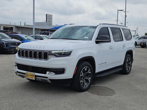 Used 2023 Jeep Wagoneer Series III w/ Preferred Equipment Group image 7