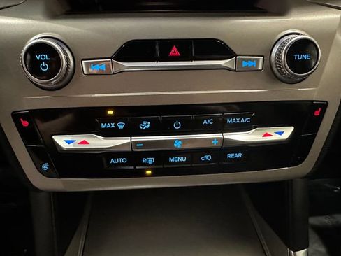 Used 2023 Ford Explorer XLT w/ Equipment Group 202A image 12