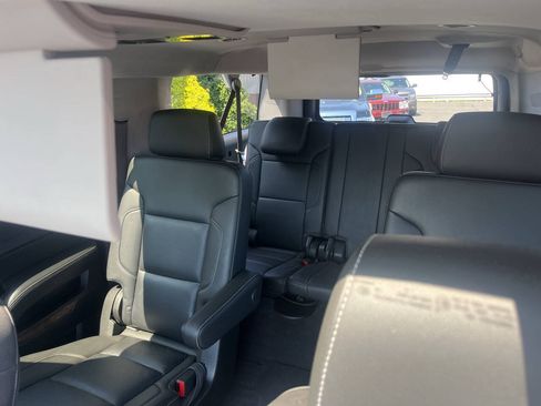 Used 2019 Chevrolet Suburban LT AWD/4WD image 33