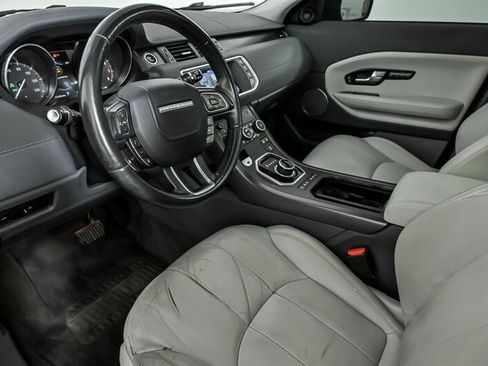 Used 2018 Land Rover Range Rover Evoque SE Premium image 17