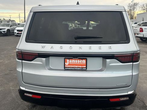 Used 2024 Jeep Wagoneer Series II w/ Flexible Seating Group image 3