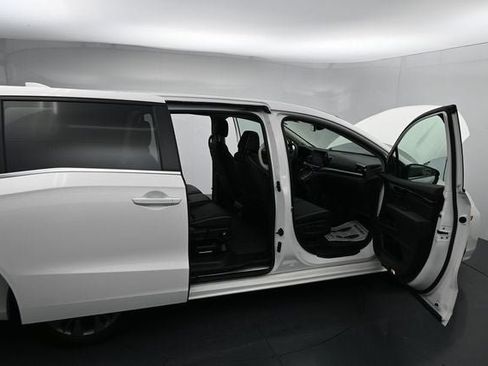 Used 2025 Honda Odyssey Touring image 13
