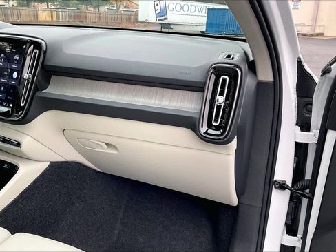 New 2026 Volvo XC40 B5 Plus w/ Protection Package Premier image 28