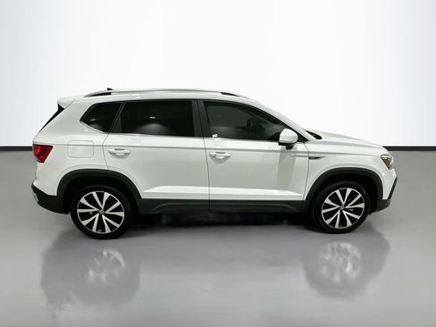 Used 2023 Volkswagen Taos SE w/ Panoramic Sunroof Package FWD image 8