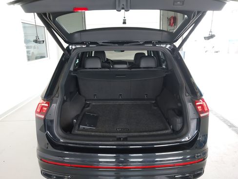 Used 2022 Volkswagen Tiguan SE R-Line AWD/4WD image 26