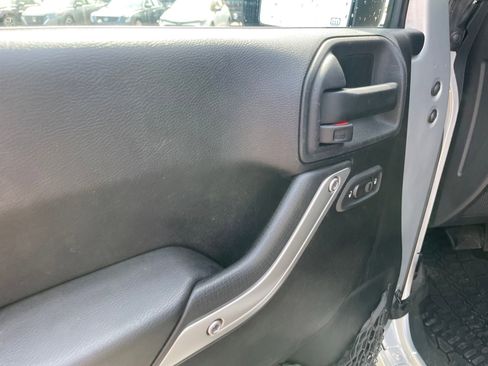 Used 2012 Jeep Wrangler Unlimited Sahara w/ Connectivity Group image 12